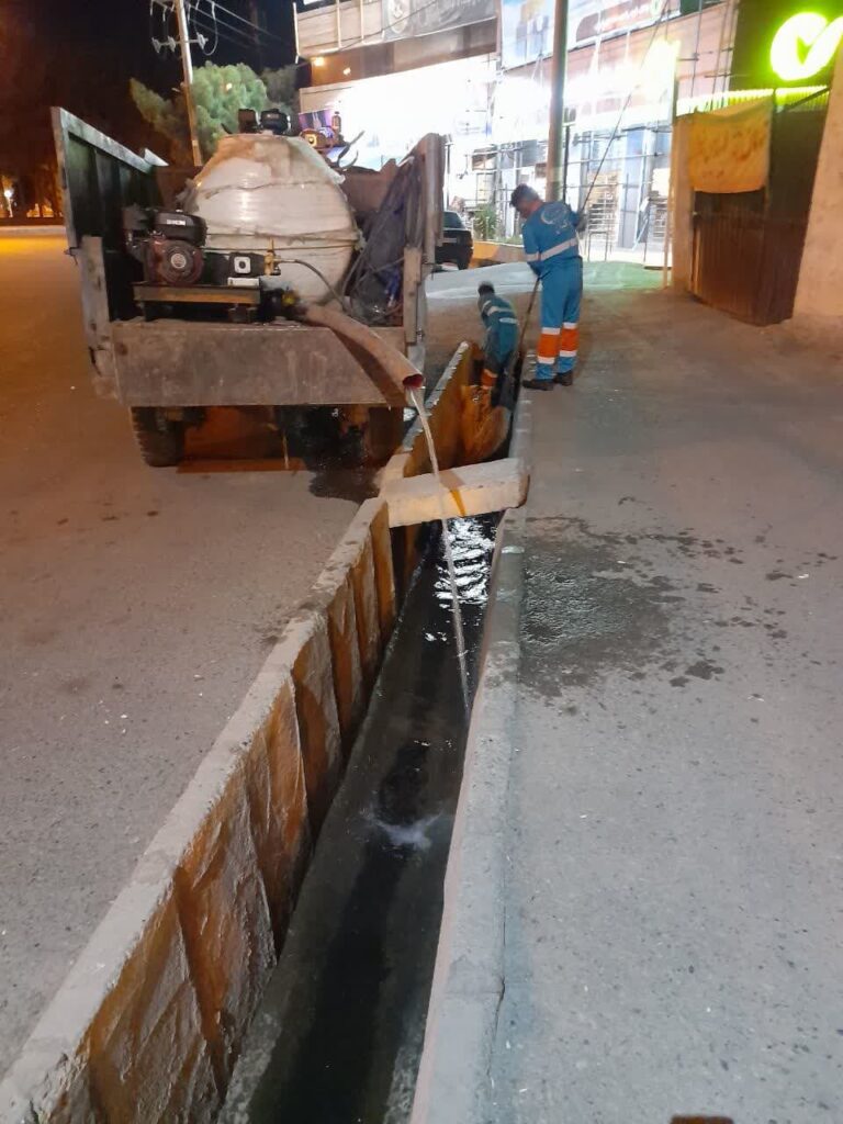 بازگشایی و رفع بوی نامطبوع جوب‌ها توسط خدمات شهری منطقه دو