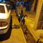 تداوم طرح نظافت شهری در منطقه دو بیرجند/ بازگشایی و شستشوی جداول به منظور ارتقاء بهداشت و سیما و منظر شهری