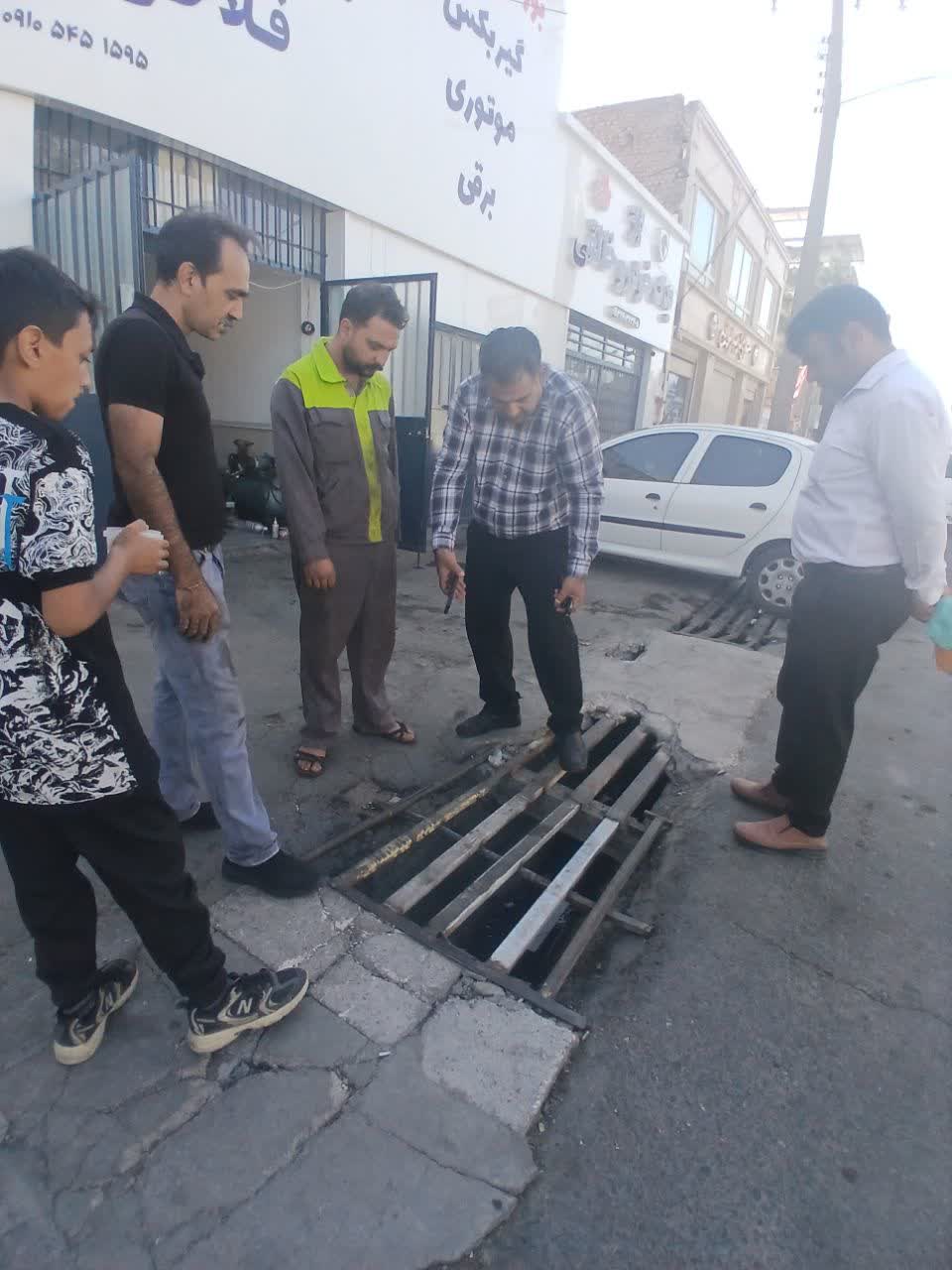 بازدید مسئول خدمات شهری منطقه دو از پل‌های غیر استاندارد خیابان نواب و صدور اخطار جمع‌آوری