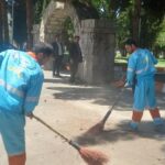 پاکسازی و زیباسازی اطراف پارک سرو با مشارکت فعال پرسنل حوزه خدمات شهری